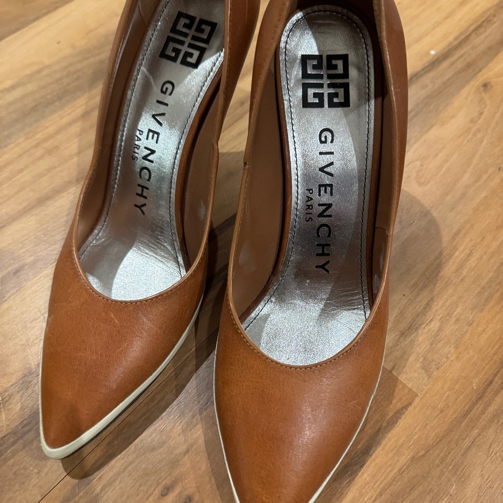 Givenchy Paris Wedge pumps